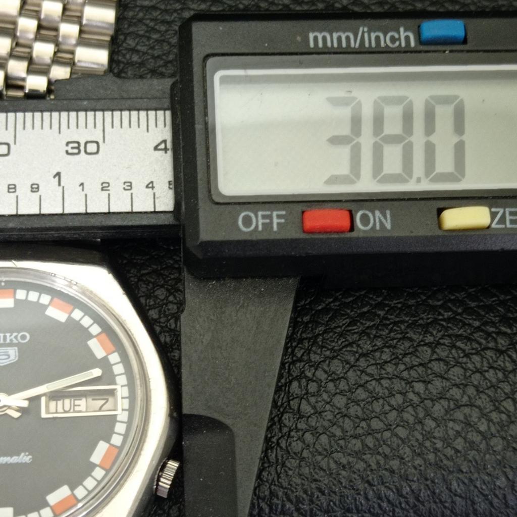 GENUINE VINTAGE SEIKO 5 AUTOMATIC JAPAN MENS BLACK COLOR DIAL WATCH a500766-5 R154-a500766