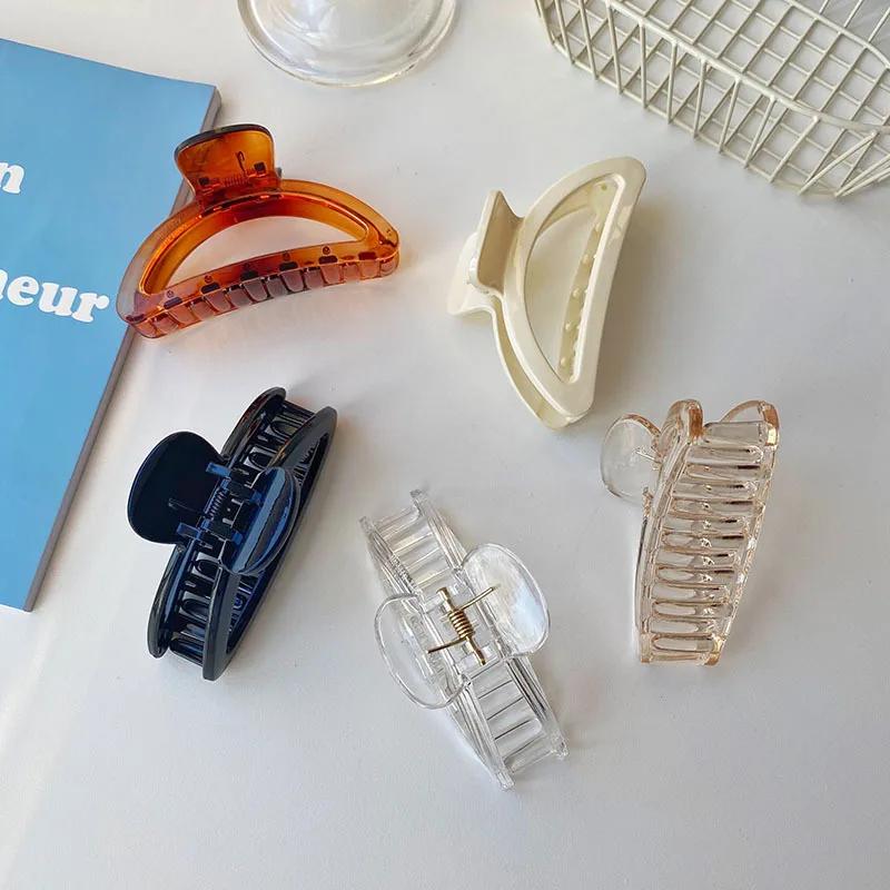 Nouvelle pince élégante en acrylique à grande griffe pour femmes Ins Mode simple Rétro Pince à cheveux creuse en forme d'éventail Accessoires pour cheveux pour filles