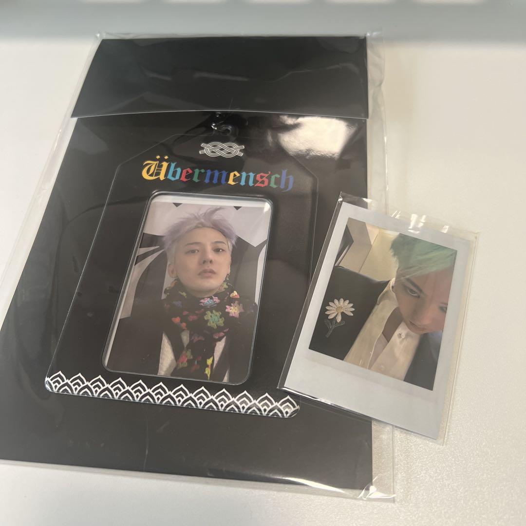 

[USED] G-DRAGON ÜBERMENSCH PVC Omamori Keychain with 1 Trading Card