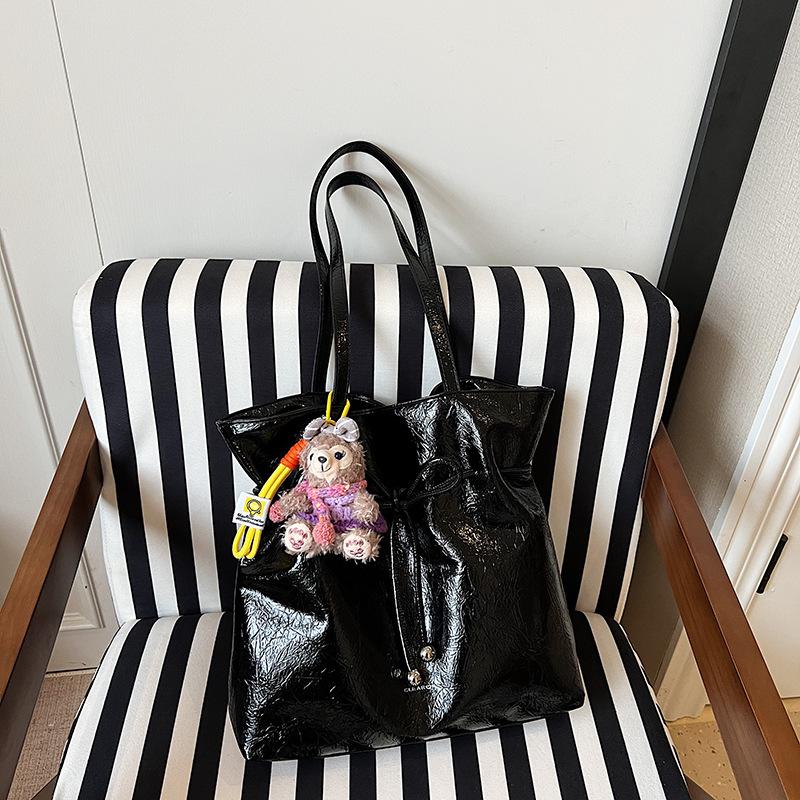 Fashion high-quality texture underarm bag women's 2025 new shoulder bag large-capacity simple and versatile commuter tote bag