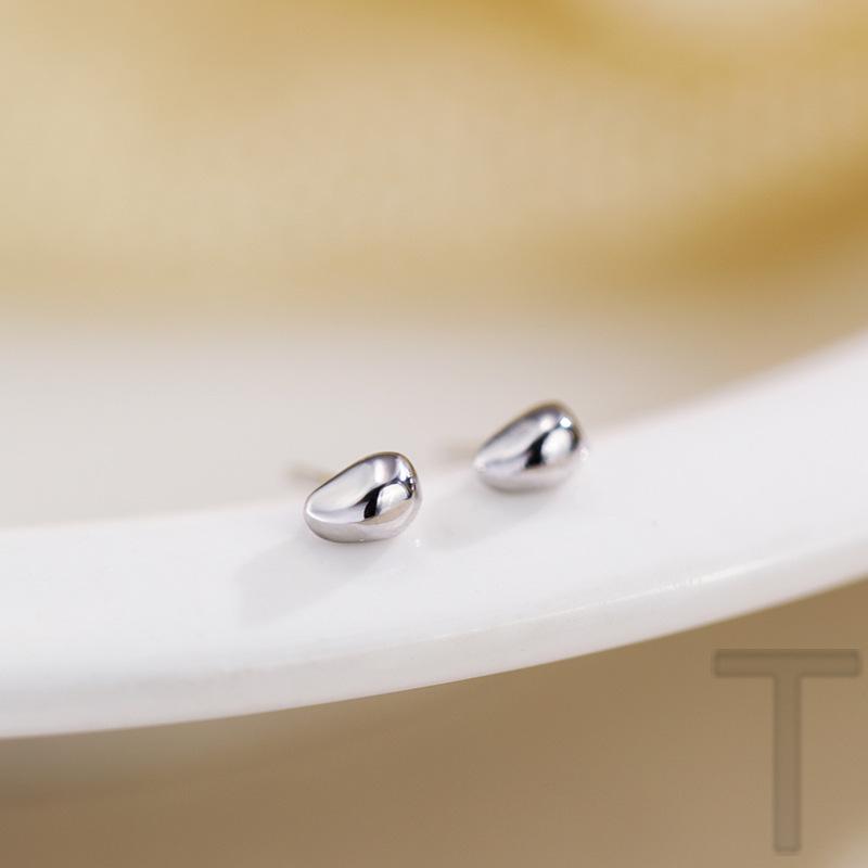 

Water Drop Stud Earrings New Trendy Light Luxury Temperament Niche Design Exquisite Small Earrings