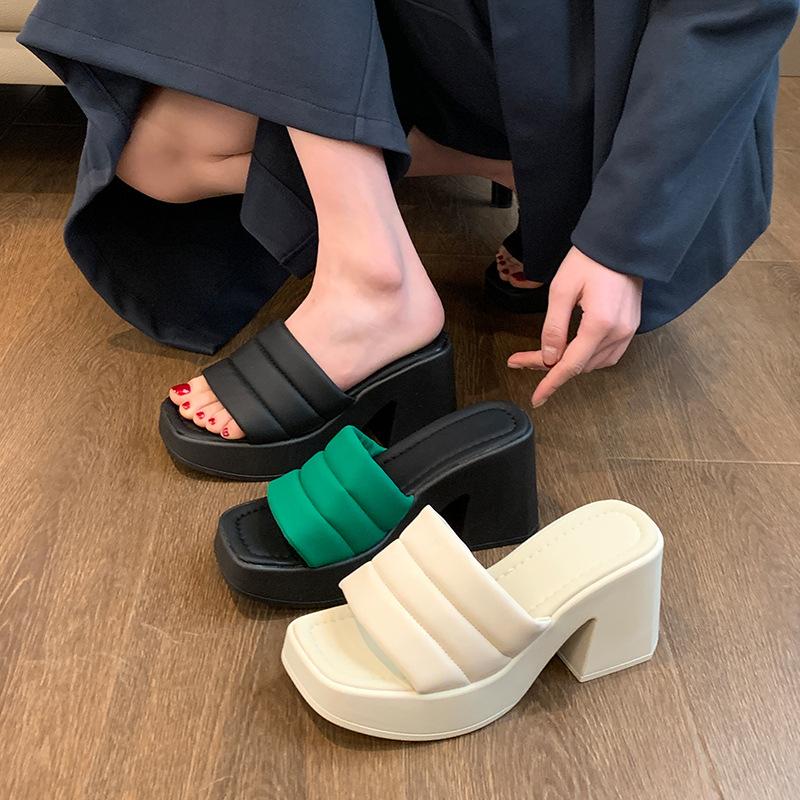 European Station Thick-soled One-word Cool Slippers Women's 2025 Summer New Fashion Outer Wear Slippers Thick-heeled Sandals Women's Foreign Trade
