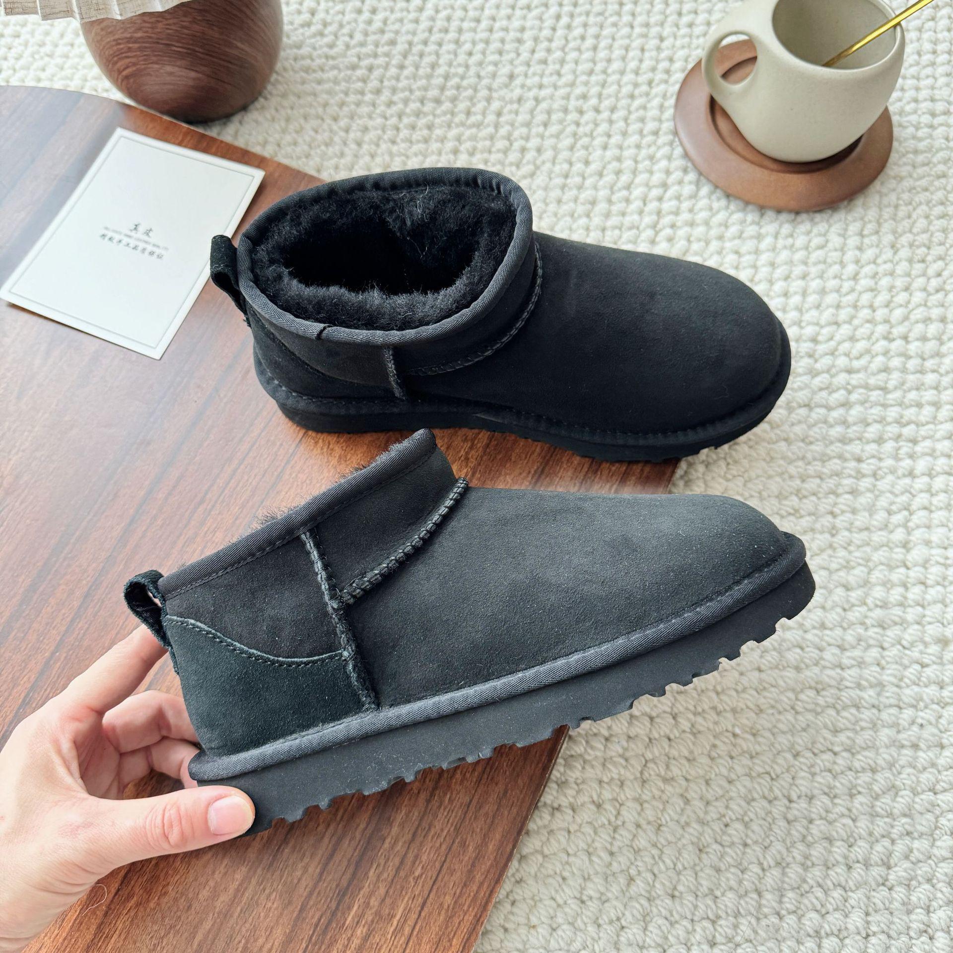 

Женские короткие зимние сапоги из шерсти и бархата - мех и кожа, зима 2024 г., теплые, на плоской подошве 38