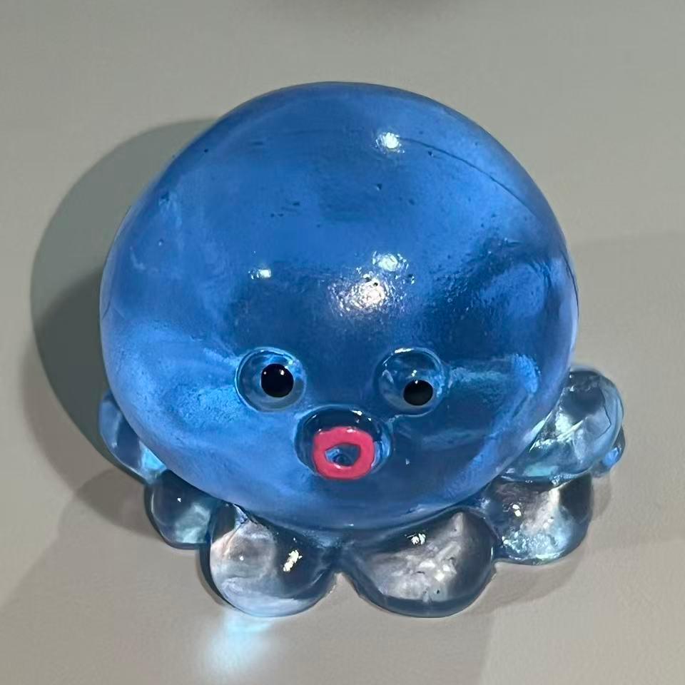 Octopus Slow Rebound Strawberry Squeeze Toy – Random Decompression Artifact