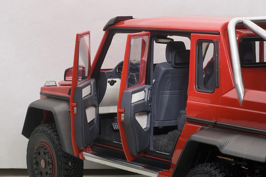 AUTOart Mercedes Benz G63 AMG 6X6 1/18 (Red)