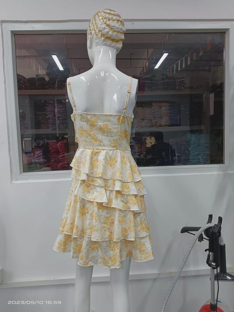 2023 Módní tištěná šifonová sukně - Sexy šaty na ramínka bez zad s volánovým detailem