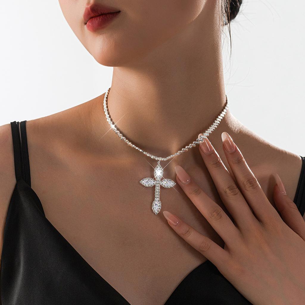 New Retro Virgin Mary Pendant Cross Necklace for Women's Fashion, New Trendy Pendant Accessory