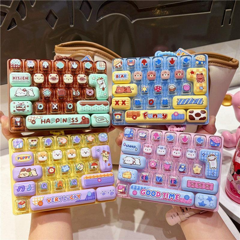 26-Tasten Fidget-Button Schlüsselanhänger BPA-freies sensorisches Dekompressionsspielzeug Wasserdichter Taschenanhänger für Outdoor-Ausflüge