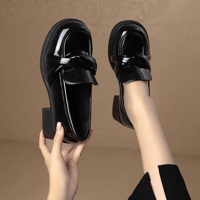 Sapatos plataforma pequenos de couro casuais britânicos versáteis pretos femininos outono e inverno 2025 novos sapatos de verniz Mary Jane retro franceses