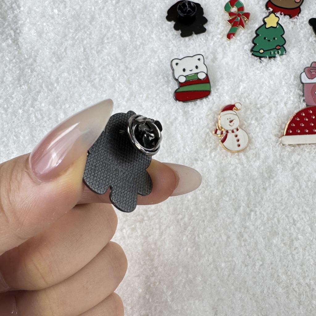 Christmas Cartoon Brooch Cute Metal Elk Santa Brooch Simple Versatile Badge Trinket