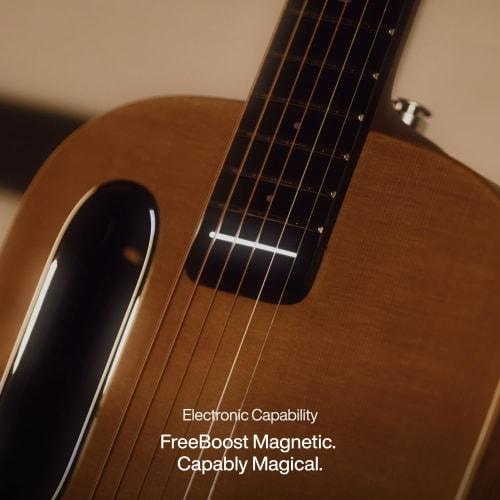 LAVA ME AIR Guitarra Acústica-Eléctrica Portátil de Abeto. Una guitarra de viaje para principiantes con efectos incorporados y una pastilla magnética.