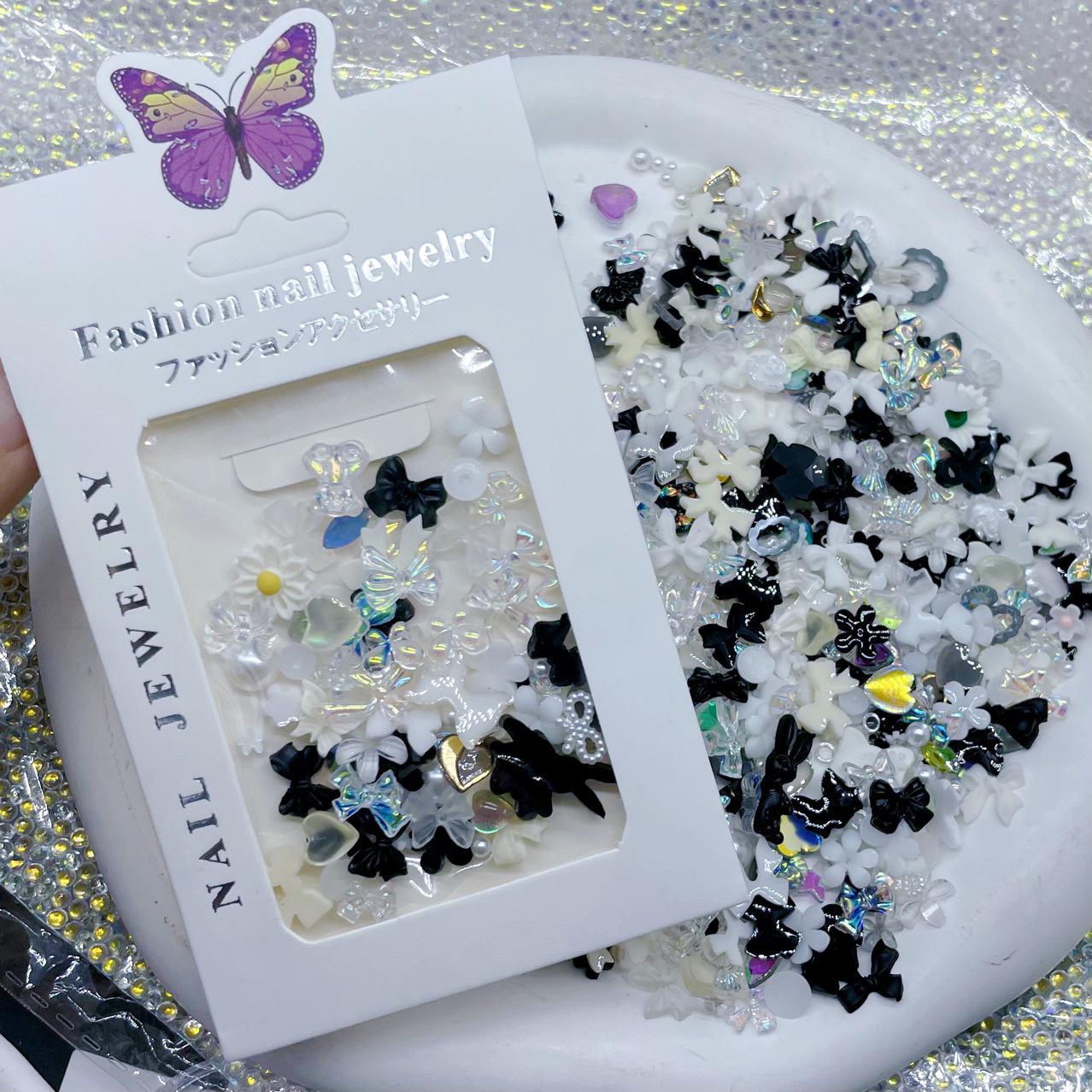 

Нейл-арт смешанные материалы: Банты, Бусины, Жемчуг, Заклепки, Смола, Аксессуары Аврора