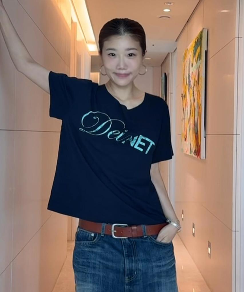 DEINET Off Shoulder Graphic T-Shirt In Navy
