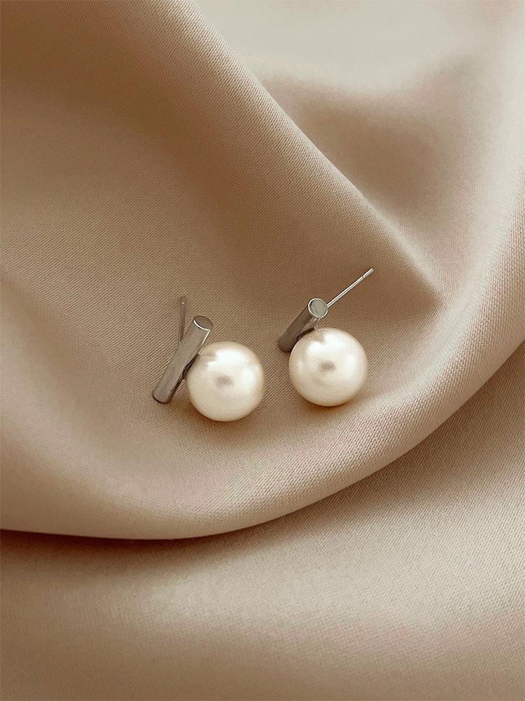 

Temperament simple pearl earrings women s new light luxury high-end small fragrant style earrings versatile silver needle earrings срібний