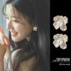 Zhao Lusi-Style Elegant Pearl Flower Stud Earrings for Women - Trendy, Simple, and Luxurious Fashion Accessory