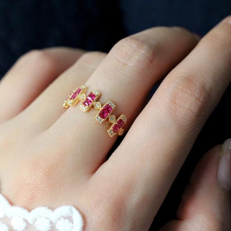 Copper Contemporary Vintage Ring For Women With Luxurious Gold Finish And Dazzling Geometric Diamond Detailing