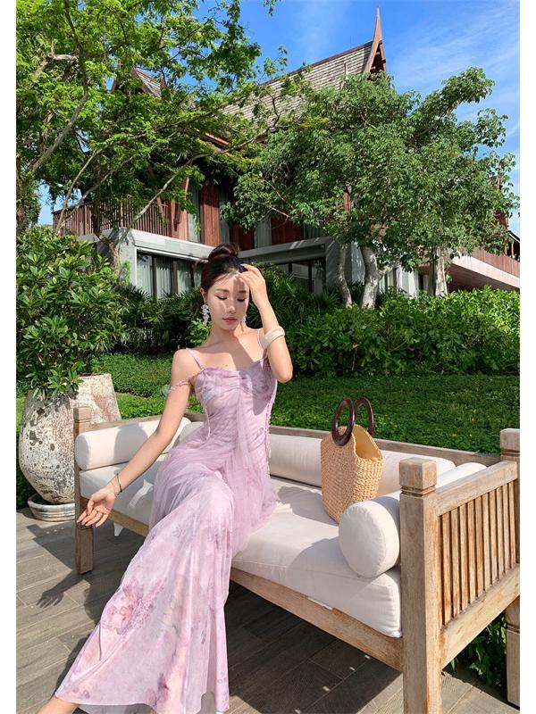 Elegantes französisches lila Mesh-Camisole-Kleid - Märchenhaftes Sommerdesign für Strandurlaube