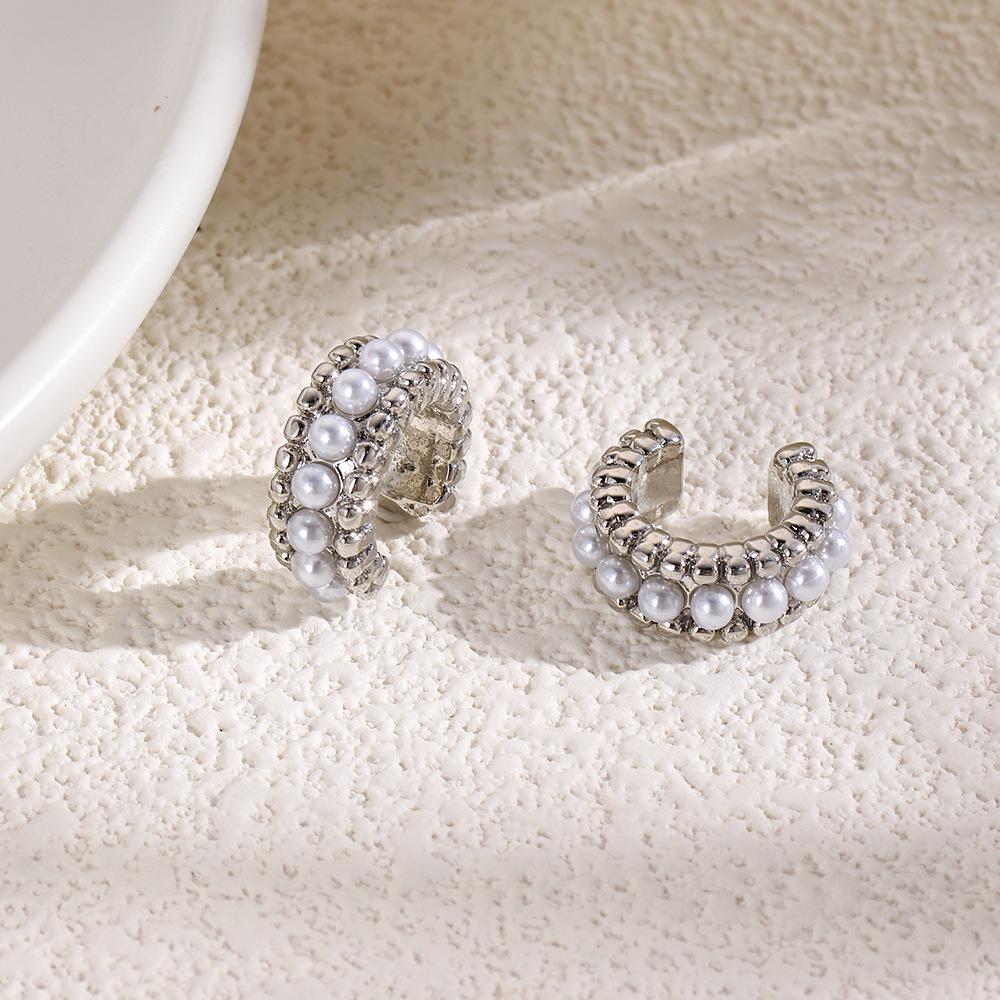 Set of 4 Fashionable Retro 18k Copper-Plated Imitation Pearl Ear Clips, Earrings, and Ear Bone Clips - No Piercing Needed.