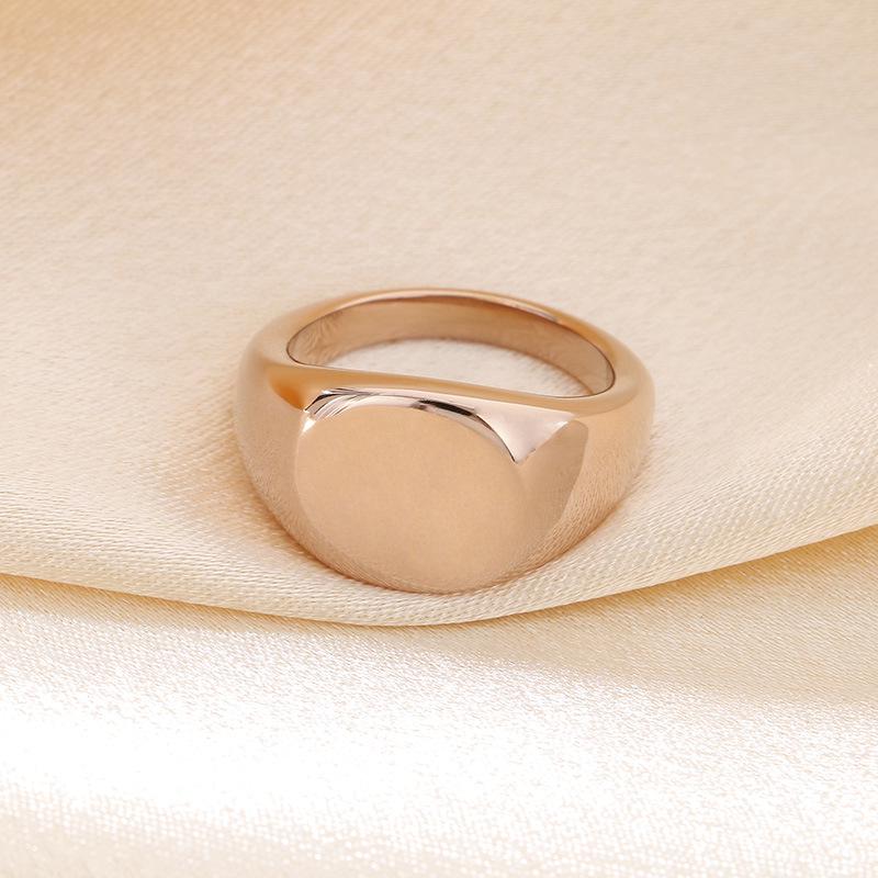 Geometrischer runder Titanstahlring mit graviertem Logo - Polierter Edelstahl für Männer & Frauen, Kalter Stil