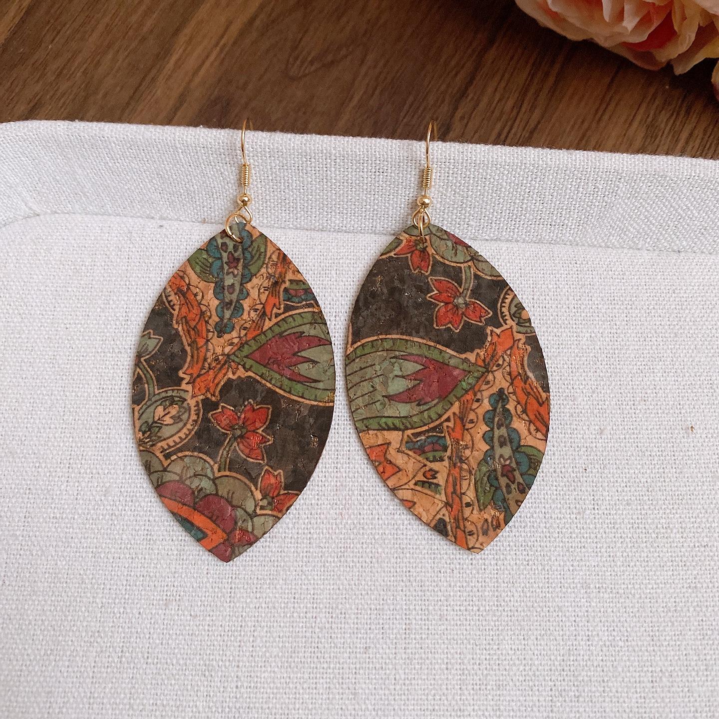 

Винтажные кожаные круглые серьги с принтом, с нишевым дизайном, с крючками для ушей, легкие, роскошные, модные серьги высокого класса для женщин