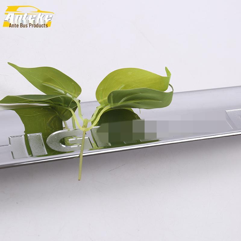 Ornament bara spate Highlander: Bandă luminoasă anti-zgârieturi, rezistentă la coliziuni pentru 15 modele