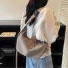 Simple literature and art 2025 autumn new large-capacity women's Korean version solid color trend convenient single shoulder underarm crossbody w