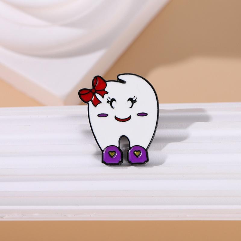 Cartoon Love Toothbrush Pin - Tooth-Shaped Alloy Brooch