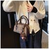 IELGY Plaid Retro Large-Capacity Handbag High-End Fashion Commuter Shoulder Bag