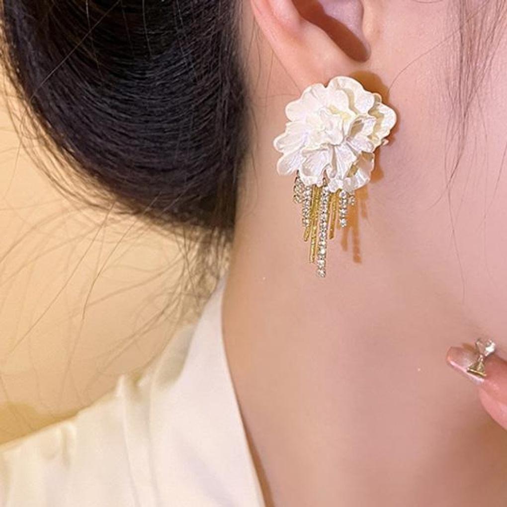 Women's White Flower Tassel Cubic Zirconia Earrings [Silver Needle]