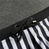 Gepolsterte Badehose für Herren mit schwarzen und weißen Streifen und Push-Up