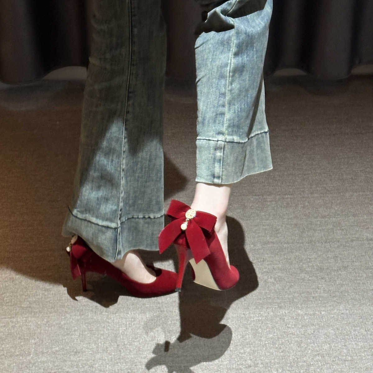 

Свадебные туфли 2025 года, туфли-лодочки из бархата с круглым носком, женские туфли на высоком каблуке в средневековом стиле с бантом 34 бордовый