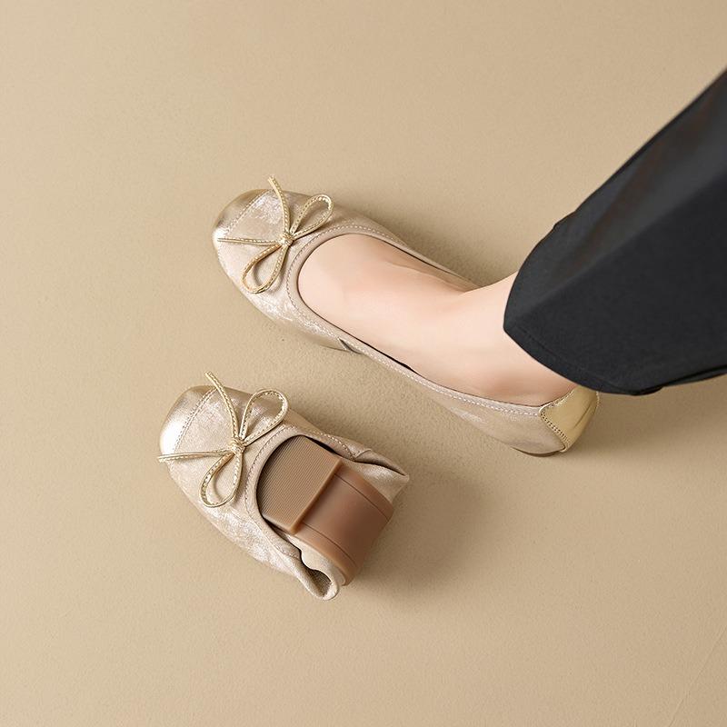 spring sheepskin small single shoes for women, bow leather for women, and large-size beanie shoes for one foot.