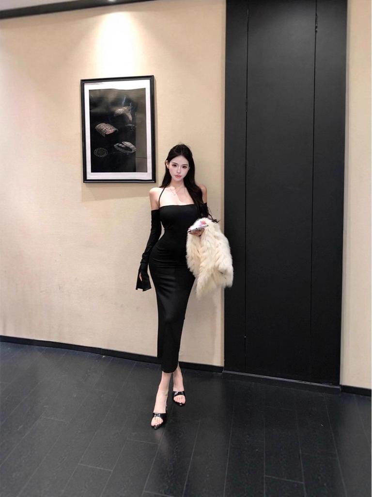 2025 Winter Off-Shoulder Two-Tone Dress: Slimming, Sexy, Elegant & Backless with Inner Camisole for Women