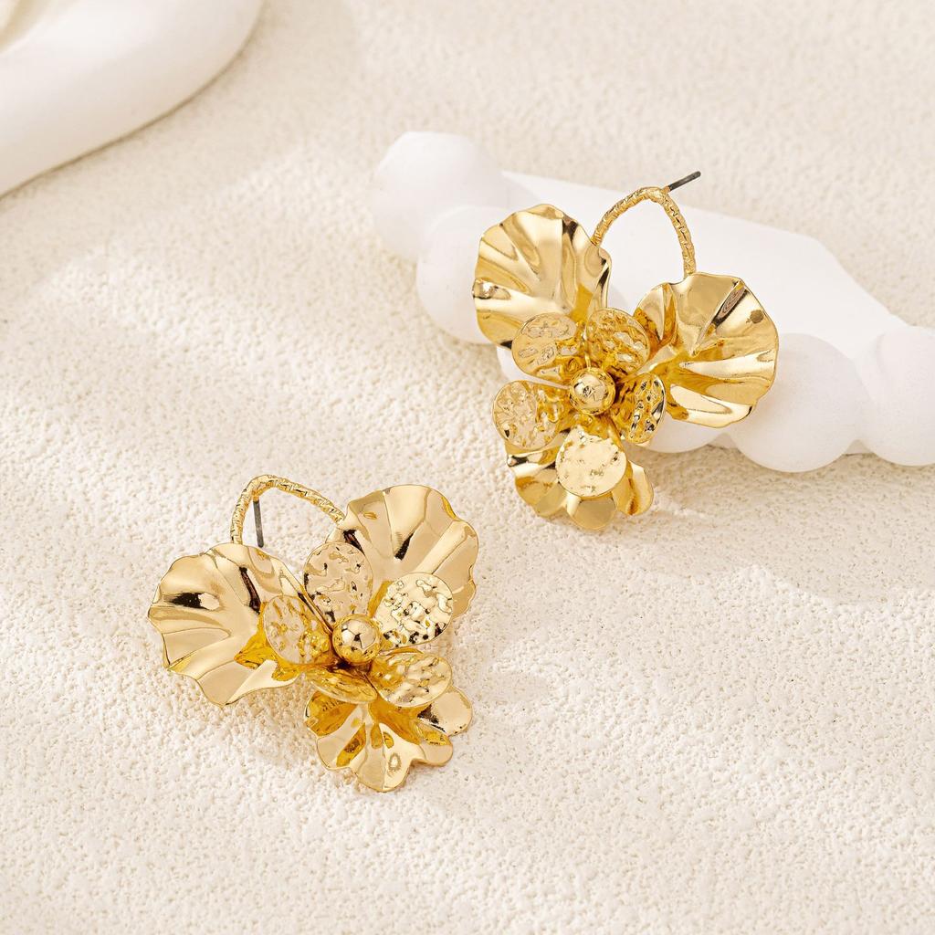 Retro Flower Earrings Fashion Exaggerated Niche Light Luxury High-end Stud Earrings
