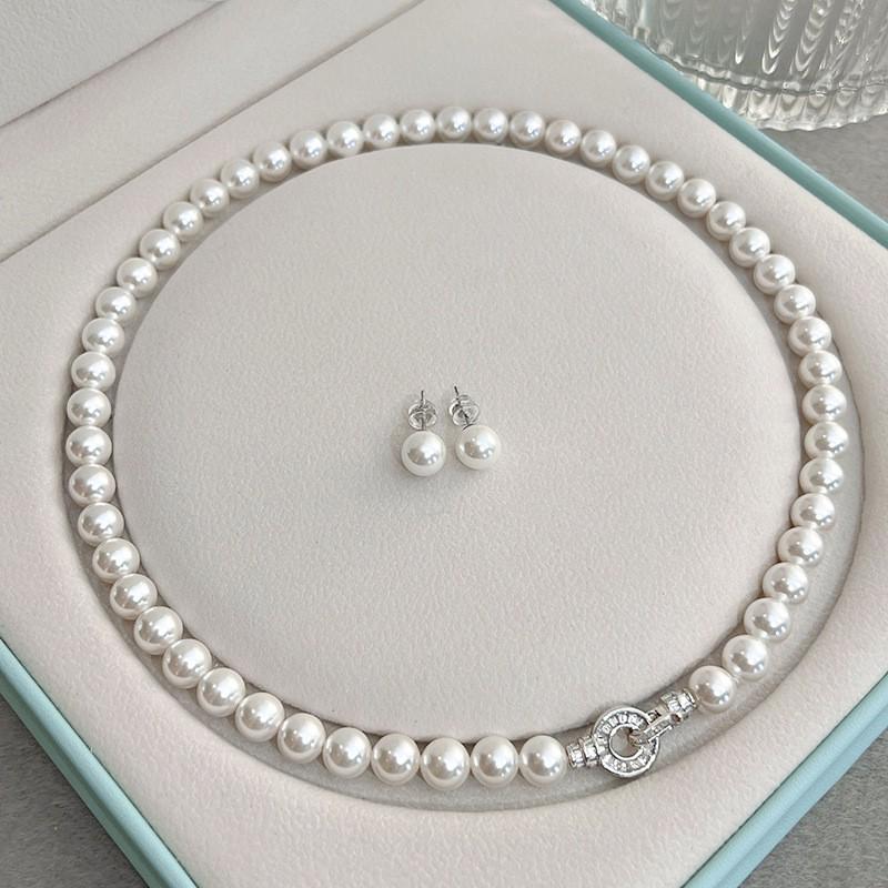 Elegant French Vintage Style Freshwater Pearl Necklace Women 8mm Or 10mm Round Pendant Gold-Plated Copper Clasp Lightweight