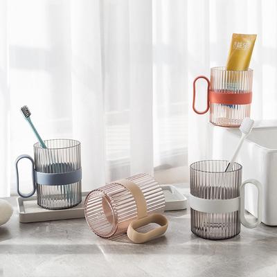 Minimalistischer Zahnbürstenhalter und Wasserbecher mit Griff im leichten Luxus-Stil für Paare
