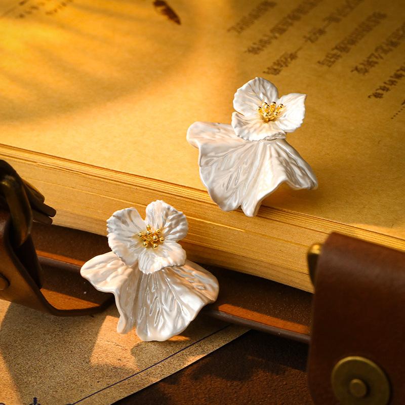 Sweet Flower Earrings Simple Fashion High Sense Stud Earrings Niche Versatile Elegant Earrings Women
