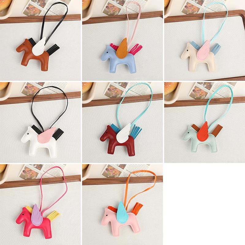 1Pc Horse Pendant Minimalist Bag Pendant Creativity Wing Decoration Cartoon Color Blocking Leather Pendant Car Keychain