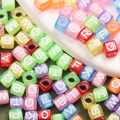 80 sztuk 6mm Charms Cube akrylowe kwadratowe litery luźne koraliki do tworzenia biżuterii DIY bransoletka ręcznie robione akcesoria materiały