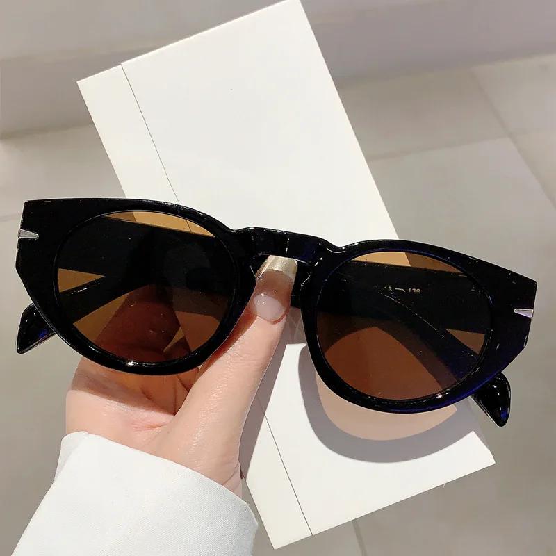 

New Vintage Luxury Brand Designer Cat Eye Sunglasses Women For Men Sun Glasses Punk Popular Classic Rivet Small Frame Shades