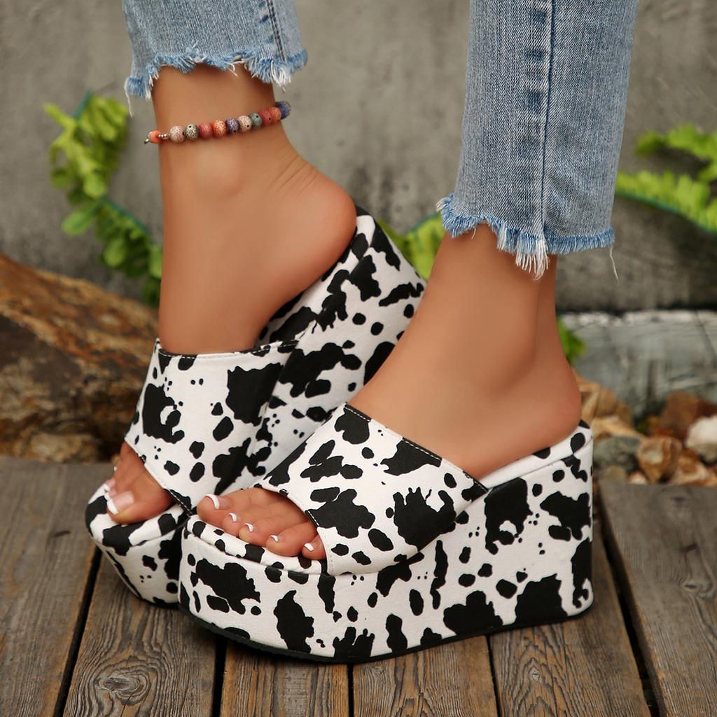 Fashion Women Slippers Summer 2025 New Casual Wedge Slippers Thick Soled High Heeled Platform Shoes Outdoor Luxury Sandals Slides Women