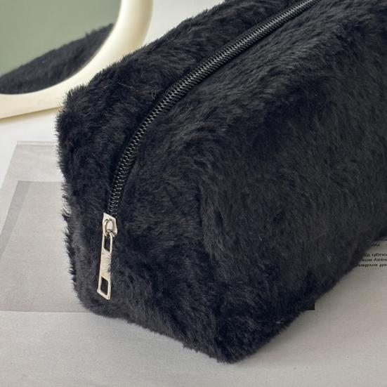 Plush Cosmetic Bag Portable Travel Makeup Bag Fuzzy Toiletry Bag for Women Skincare Products Makeup Brushes