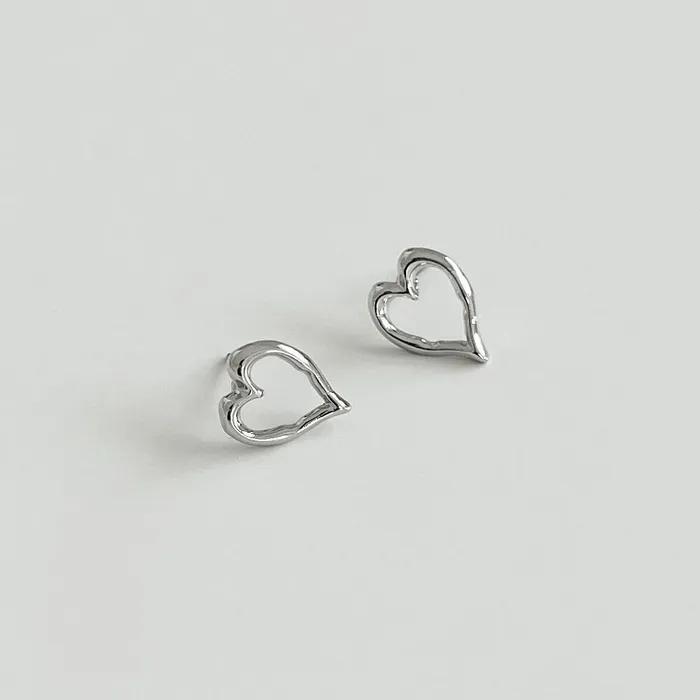 Bumpy Heart Line Earrings (2colors)