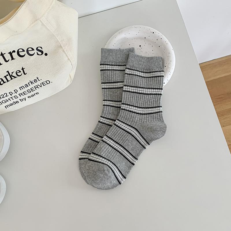 Female Autumn New Style Simple All Match Stripe In The Tube Stack Socks