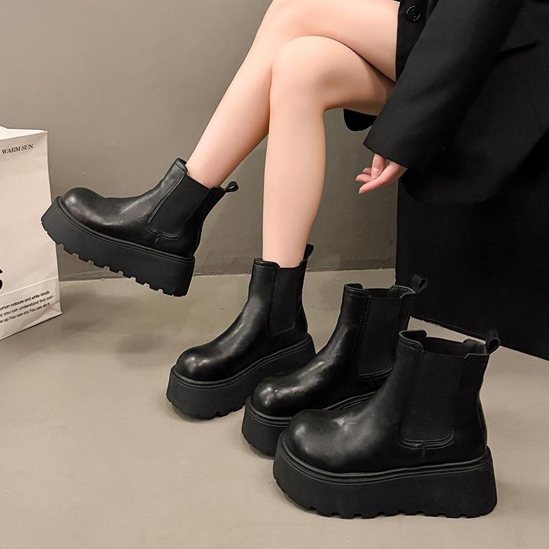 Thick-soled versatile small women's boots new short boots short tube fashion muffin bottom Martin boots women look thin autumn and winter