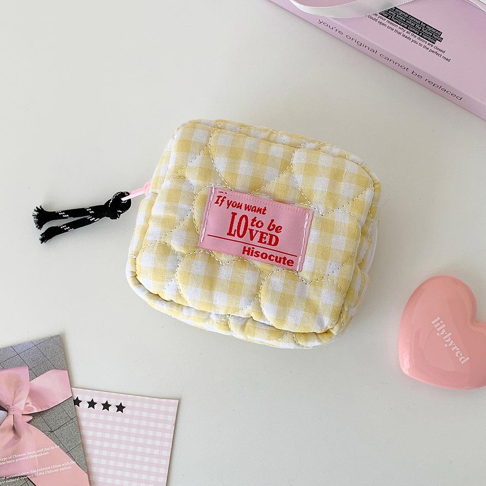 

Cute Portable Travel Makeup Bag Checkered Pattern Quilted Design Coin Purse Mini Size Lipstick Pouch жовтий