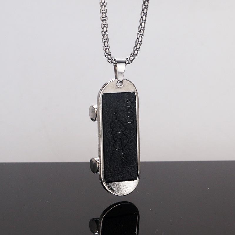 

Creative Movable Four-Leaf Clover Skateboard Necklace: Stainless Steel, Hip Hop Style, Versatile European & American Sweater Chain Accessory