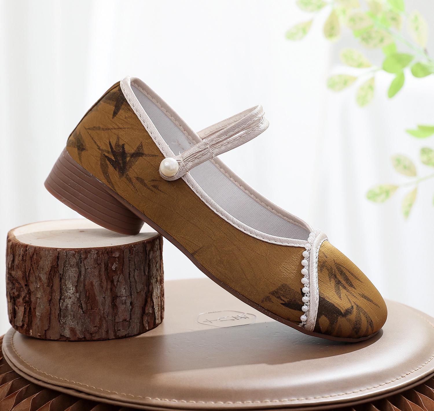 

Туфли-чеонгсамы на среднем каблуке с вышивкой жемчугом - Каблуки в этническом стиле Old Beijing 38 земля желтый