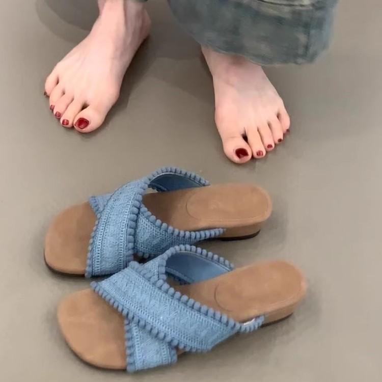 Famous Style Retro Woven One-word Drag Girl Summer 2025 New Outer Wear Seaside Vacation Sexy Open-toed Beach Shoes