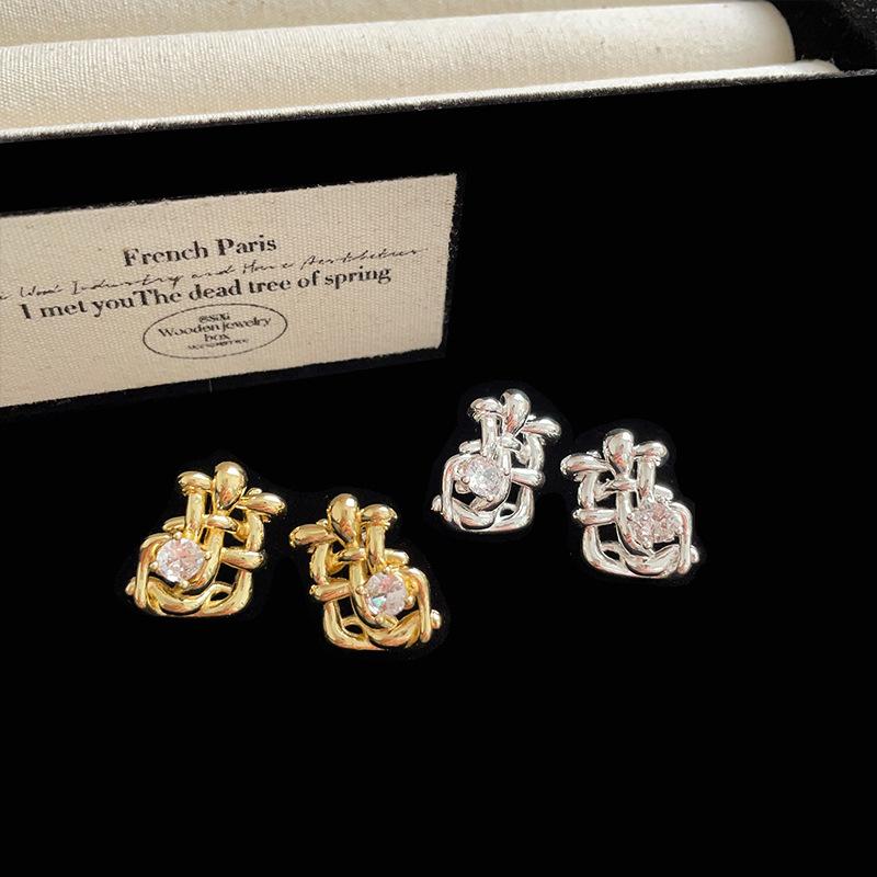 Niche Design Sense Diamond-Encrusted Woven Metal Stud Earrings Women'S Unique Personality Exquisite Light Luxury Elegant Versatile Earrings